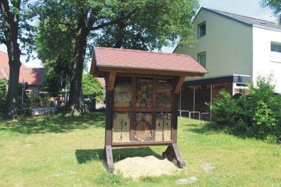 © AK "Stadt & Natur erleben" Stadtmarketing Lehrte - Insektenhotel