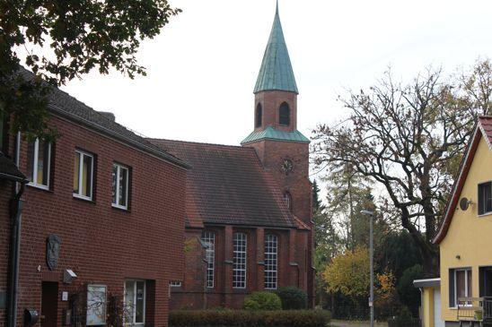 © AK "Stadt & Natur erleben" Stadtmarketing Lehrte - Ev.-Luth. Kirche zum Heiligen Kreuz