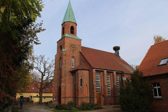 © AK "Stadt & Natur erleben" Stadtmarketing Lehrte - Ev.-Luth. Kirche zum Heiligen Kreuz